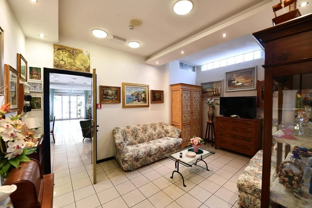 Hotel Criniera D'Oro 리미니 3*,  이탈리아