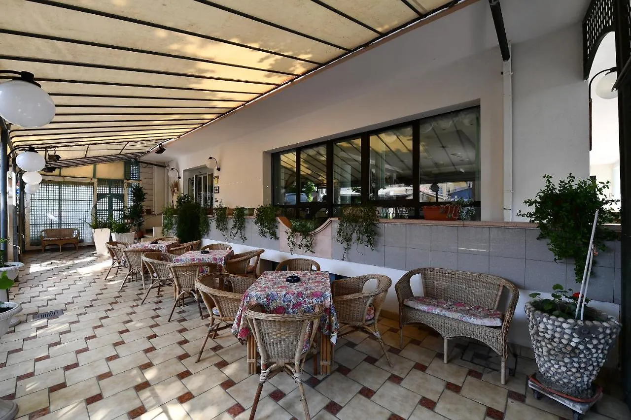 Hotel Criniera D'Oro 리미니